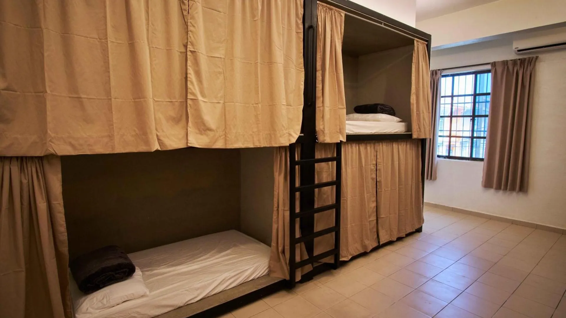 Some Place Else Georgetown Hostel
